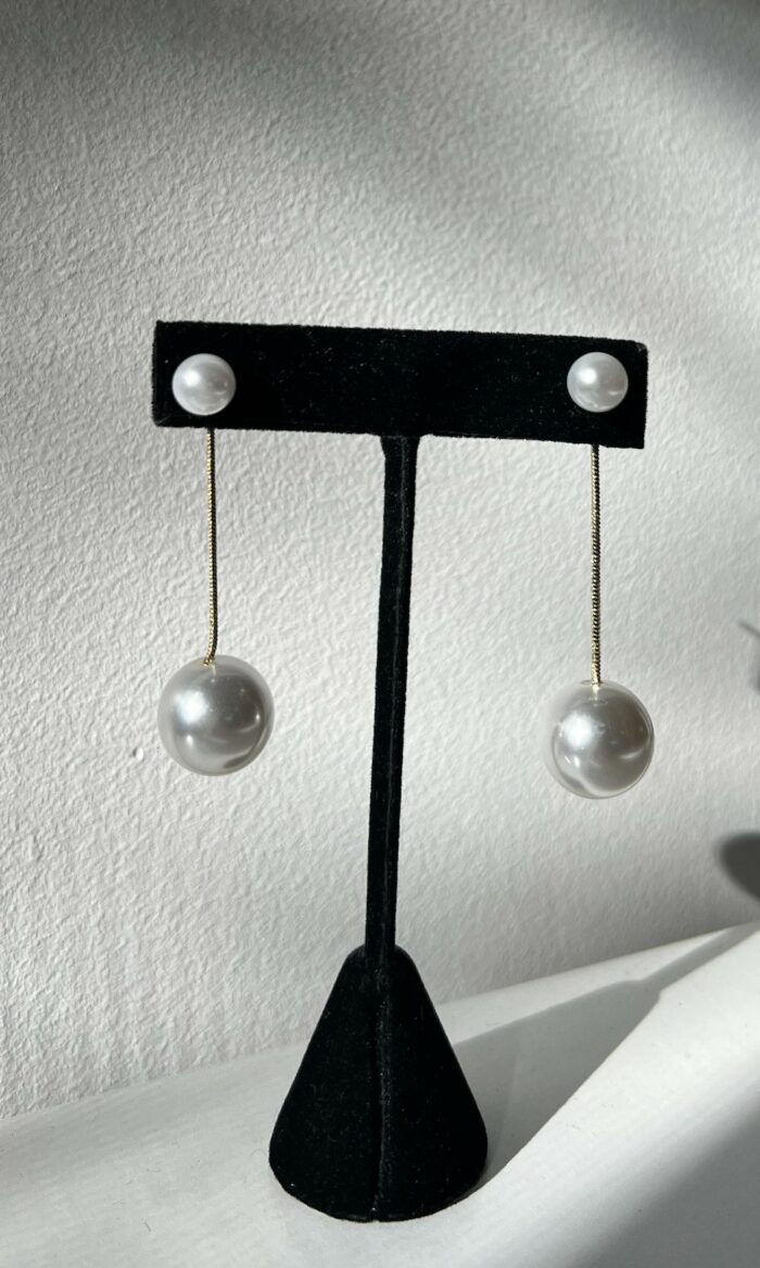 EA030 Faux chunky pearl gold drop earrings